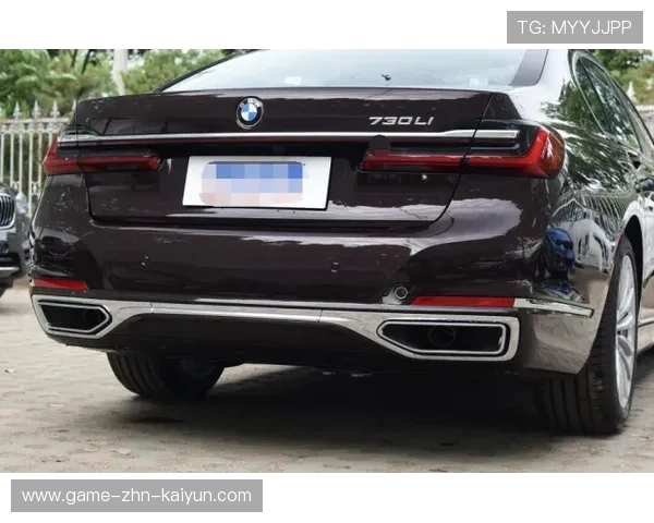 山本由伸捧冠军金杯下机！与Kike背同款37万名牌包吸睛，山本牌子